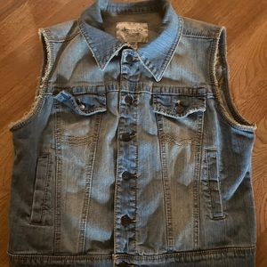 Sleeveless jean jacket Brand New size XL